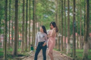 A Tall Women’s Dress Length Guide for a Better Fit Every Time