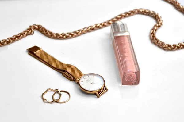 minimalist jewelry styling